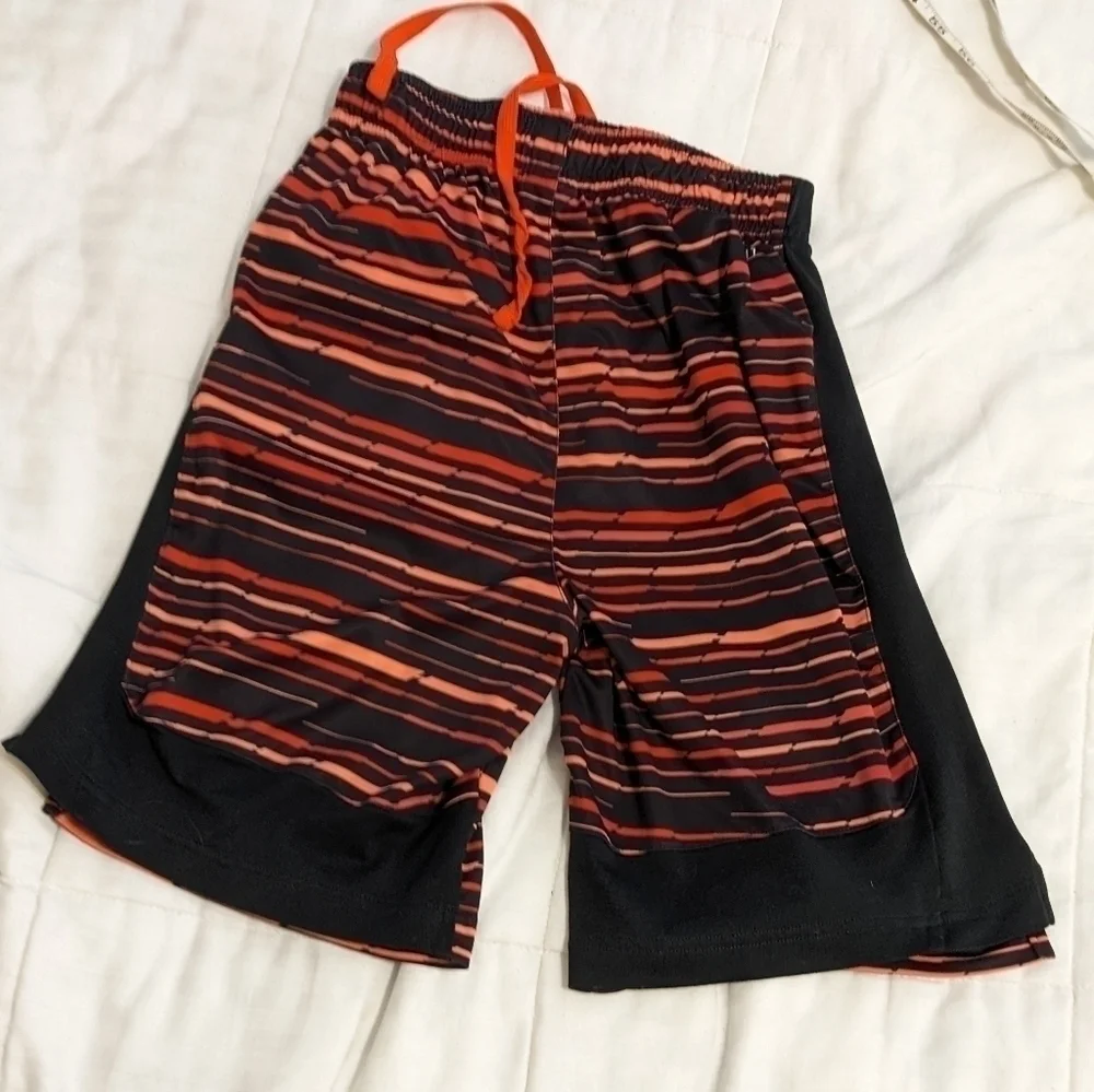 Nike Dri-Fit striped athletic shorts with an elastic waist size Large